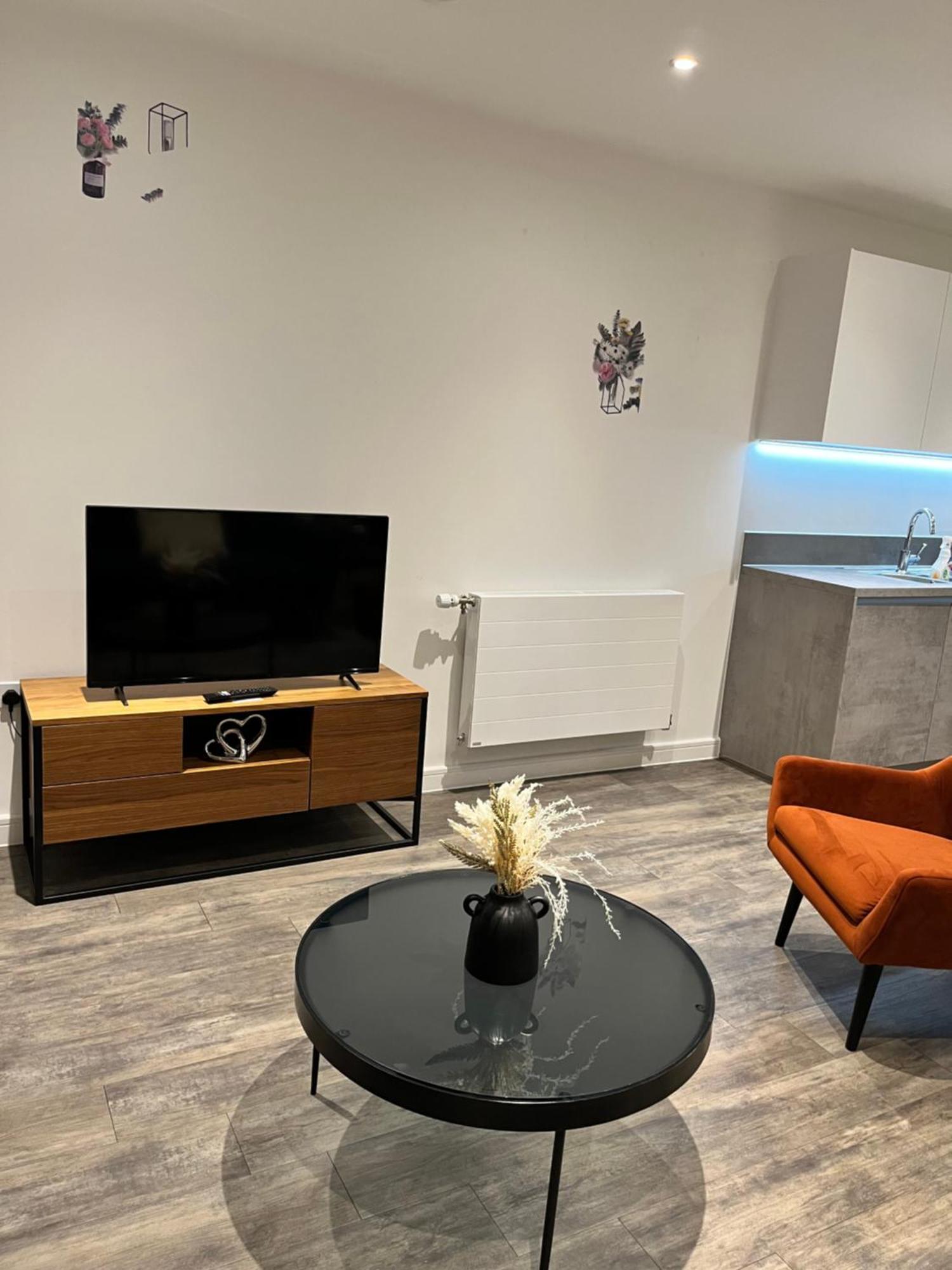 One Bedroom Apartment Баркинг Екстериор снимка