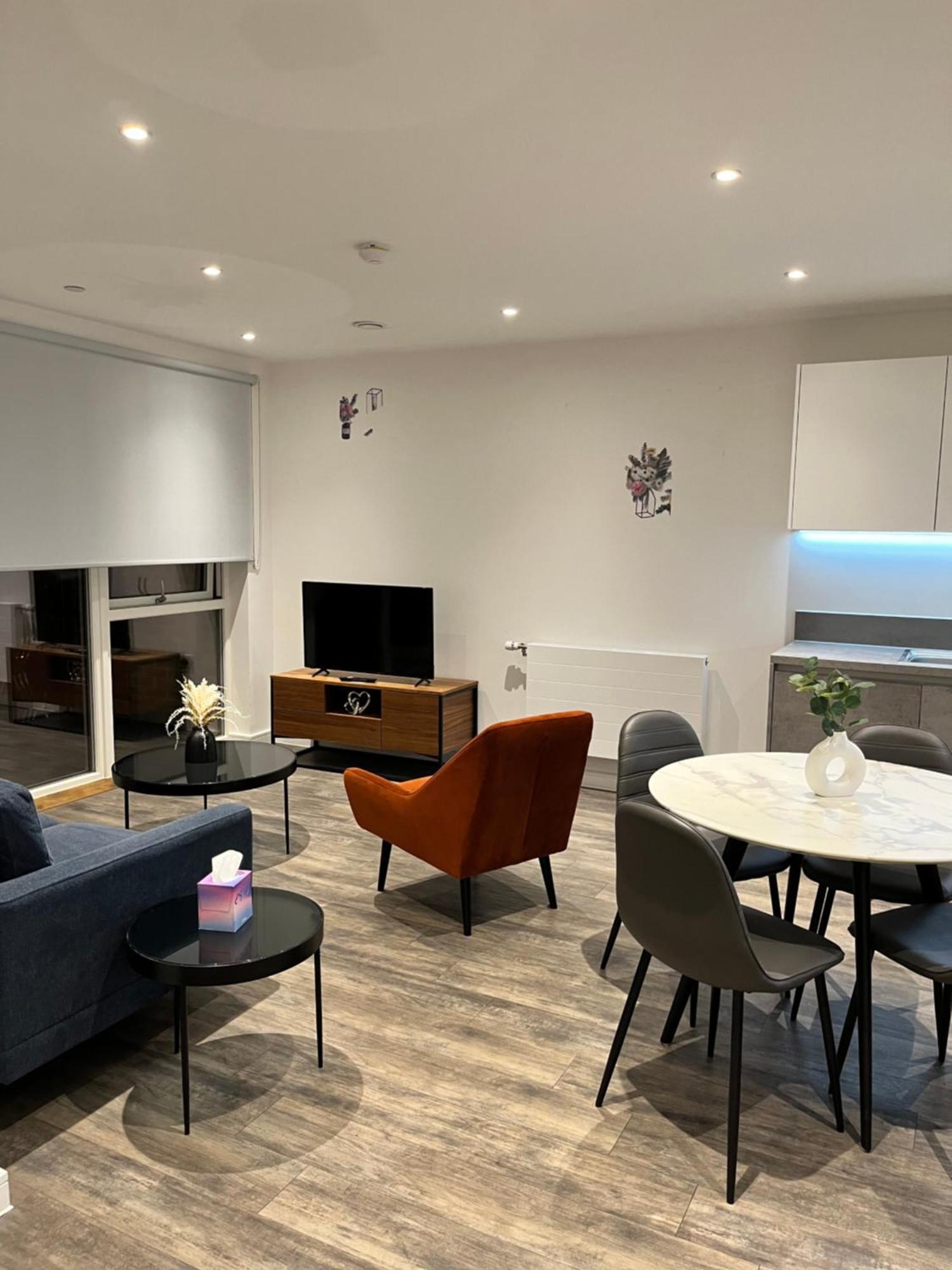 One Bedroom Apartment Баркинг Екстериор снимка
