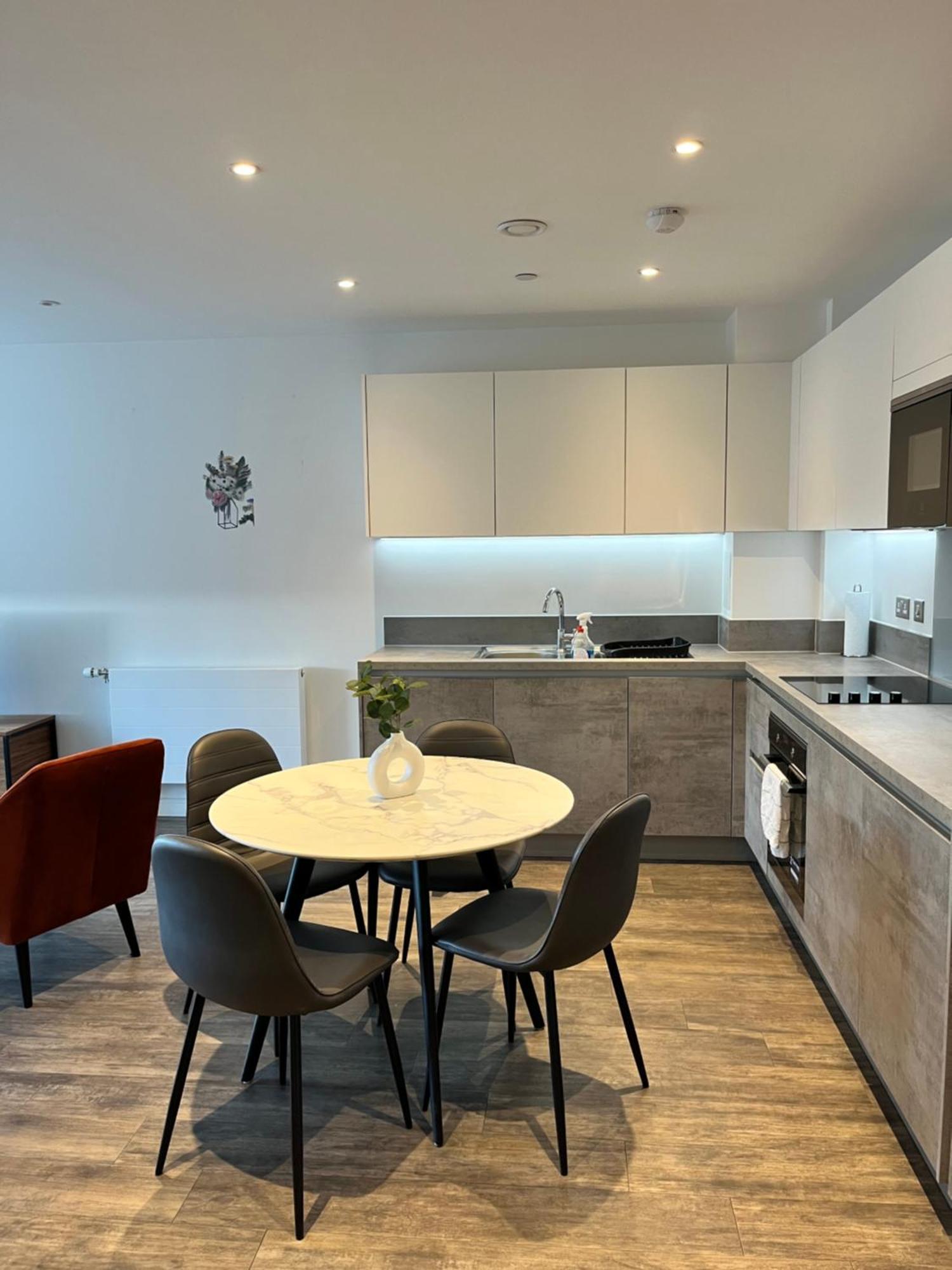 One Bedroom Apartment Баркинг Екстериор снимка