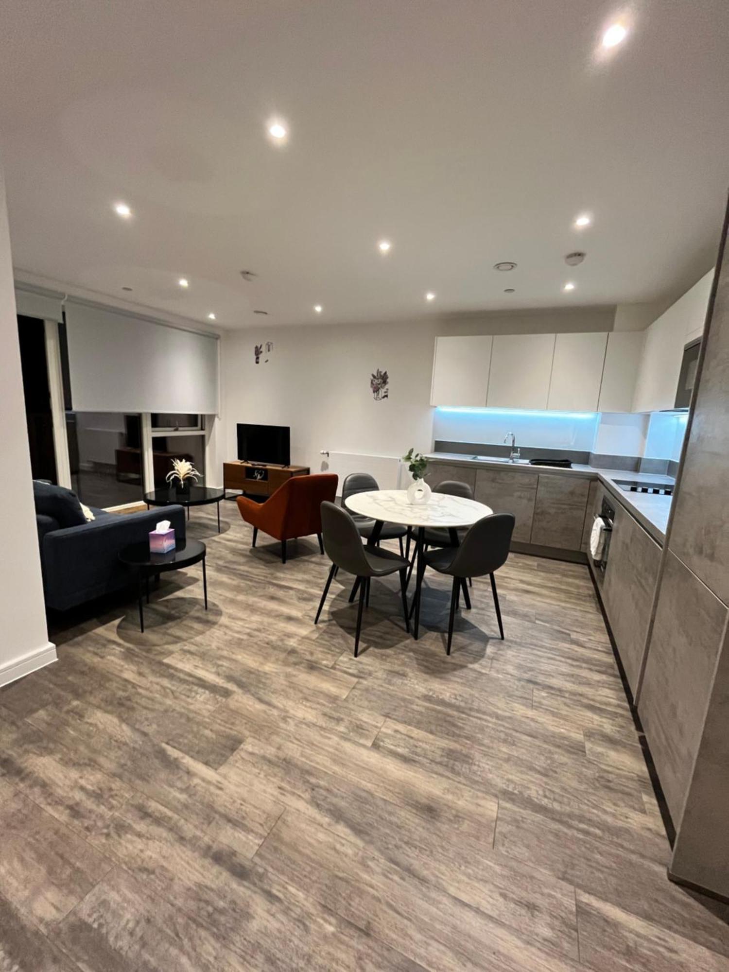 One Bedroom Apartment Баркинг Екстериор снимка