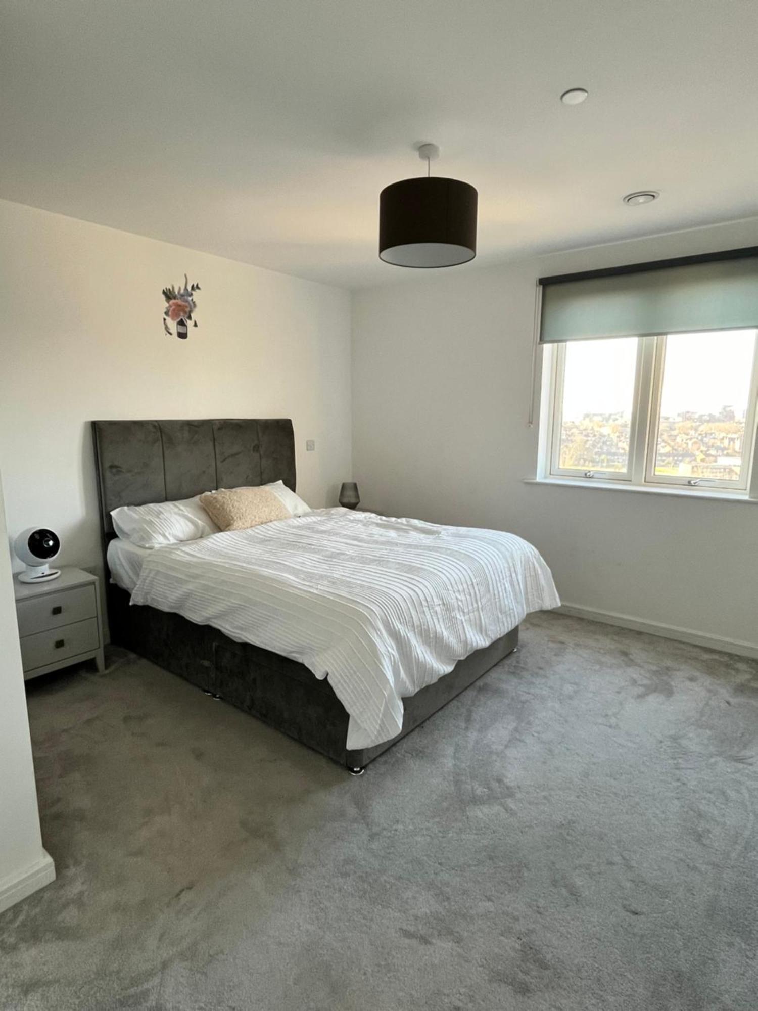 One Bedroom Apartment Баркинг Екстериор снимка