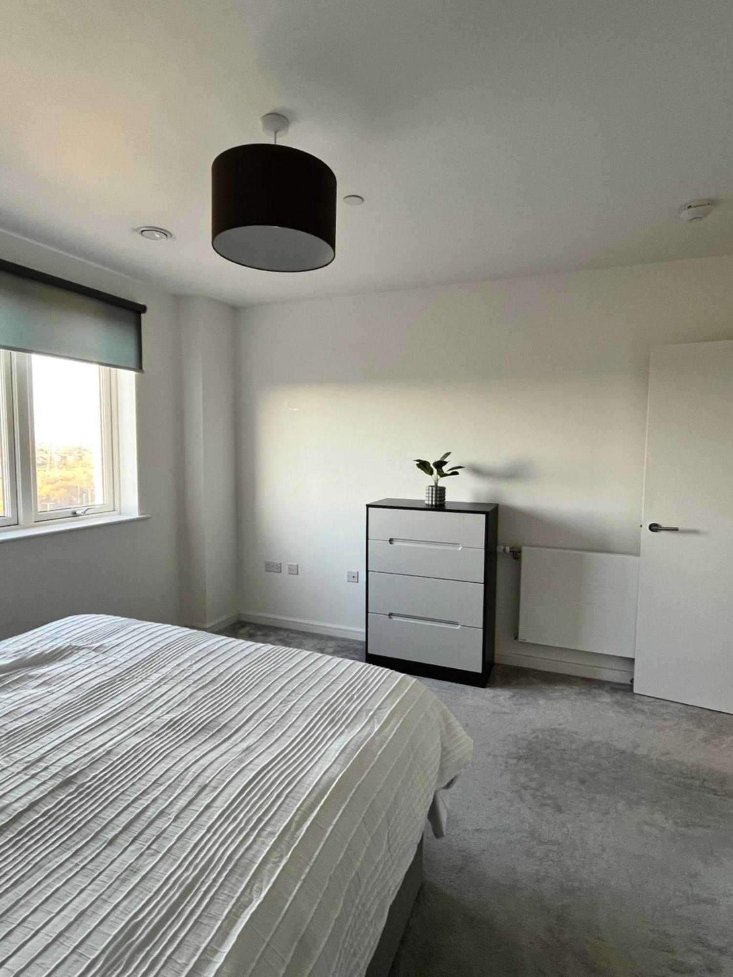 One Bedroom Apartment Баркинг Екстериор снимка