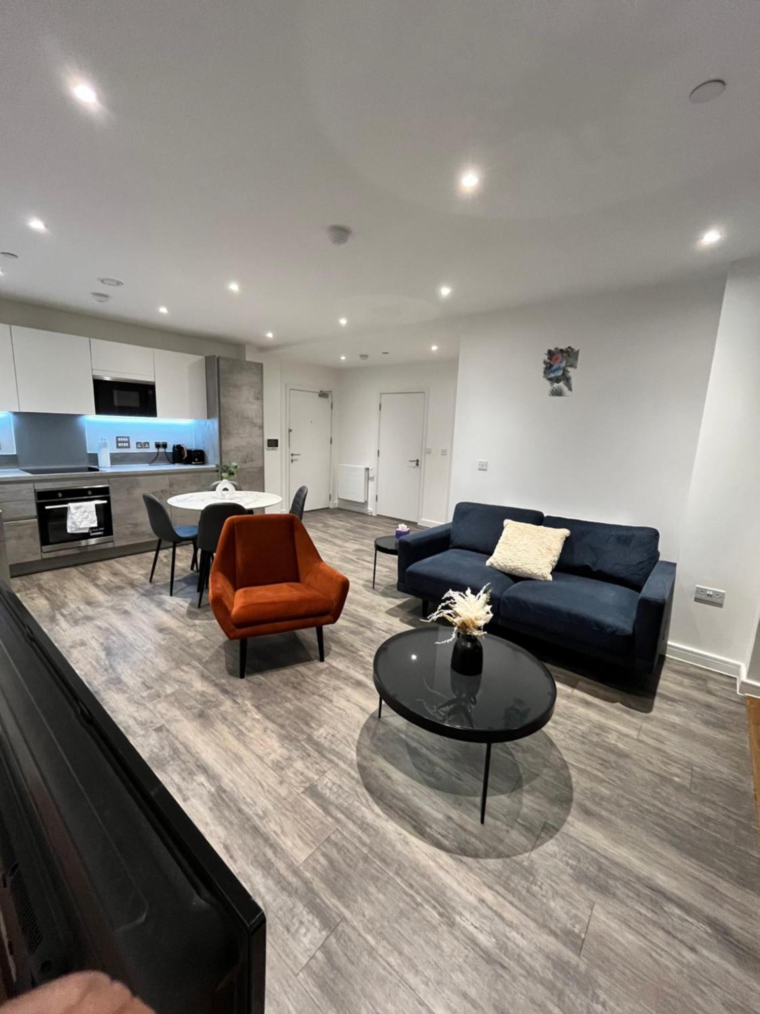 One Bedroom Apartment Баркинг Екстериор снимка